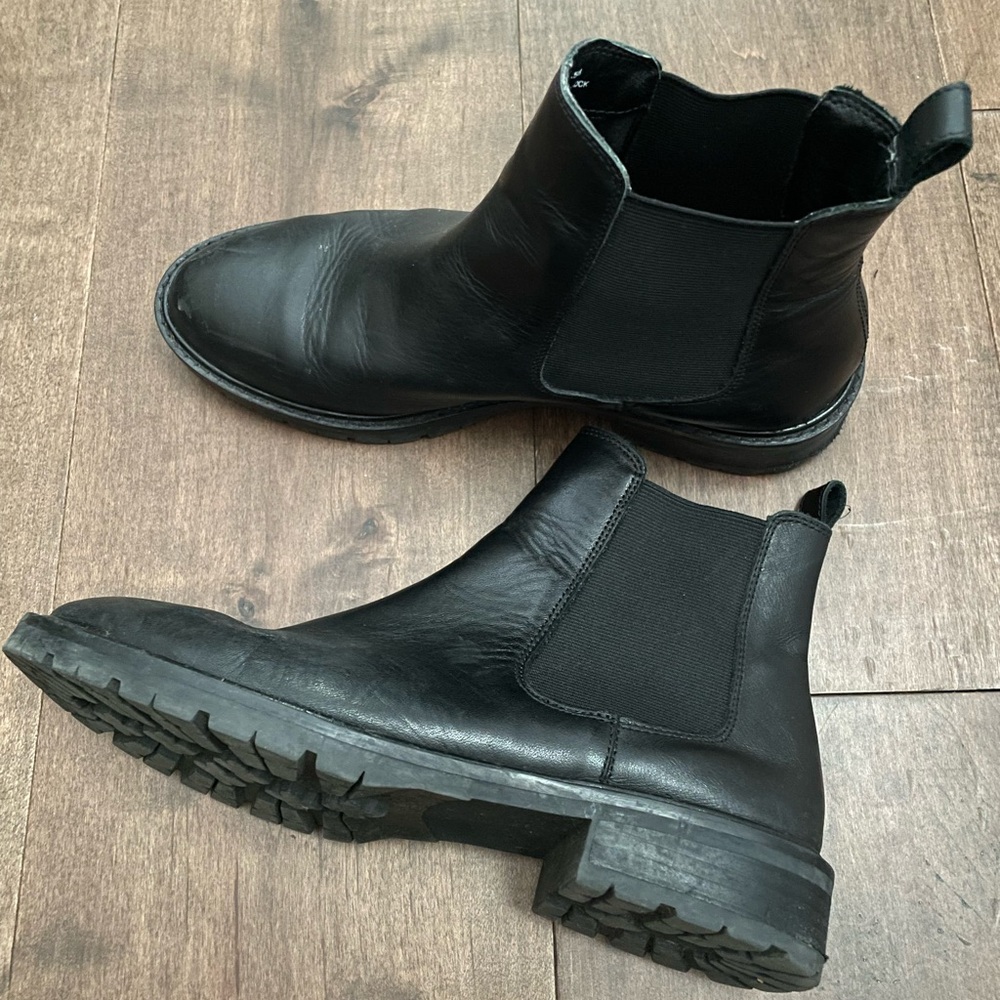 STEVE MADDEN Chelsea Booties